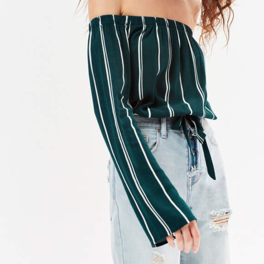 💚 NWT LA Hearts off-the-shoulder long slee…